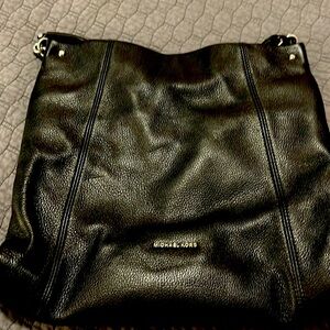 Michael Kors leather purse. Black. Like new. No tears or rips.